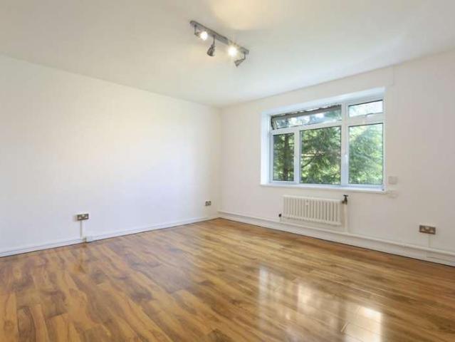 Flat for sale in Dulwich, Greater London