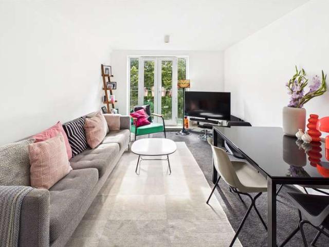 Flat for sale in Manor Park, Greater London