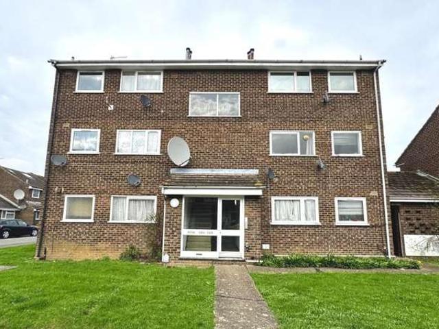 Flat for sale in London Borough of Ealing, Greenford