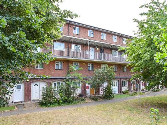 Flat for sale in Leytonstone, Greater London