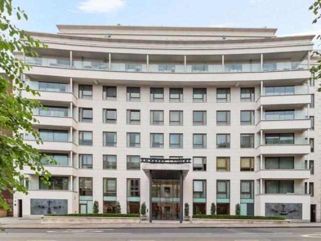 Flat for sale in St. John's Wood, Greater London