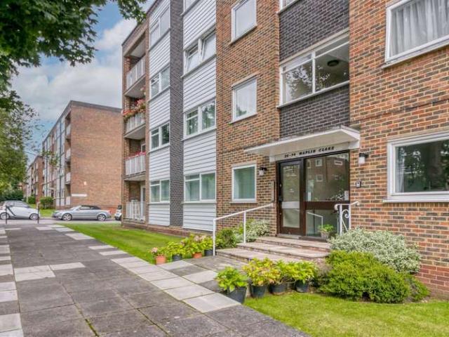 Flat for sale in Southgate, Greater London