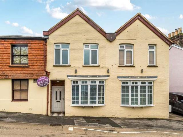 Flat for sale in Upper Hale, Fole