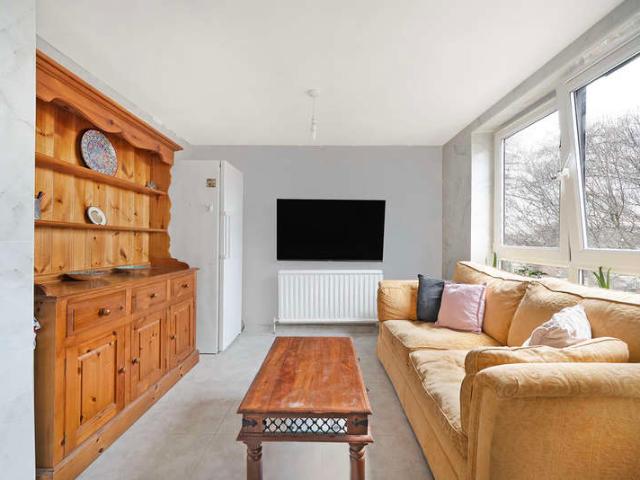 Flat for sale in Harringay, Greater London