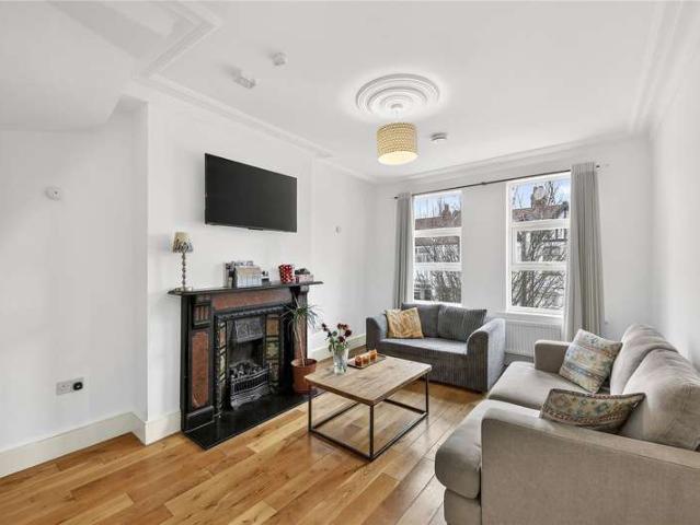 Flat for sale in Noel Park, Greater London