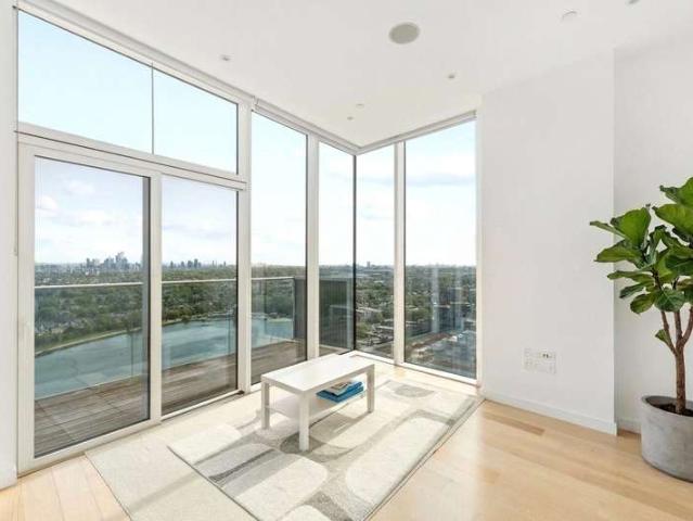Flat for sale in Woodberry Down, Stamford Hill