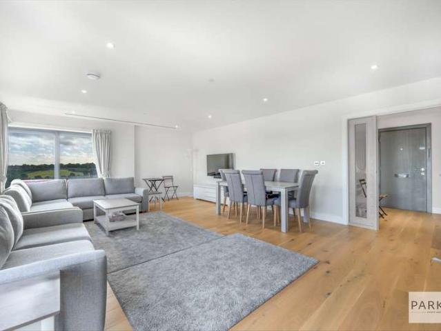 Flat for sale in Colindale, Greater London