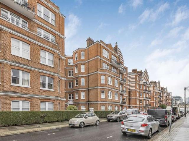Flat for sale in Clapham Junction, Greater London