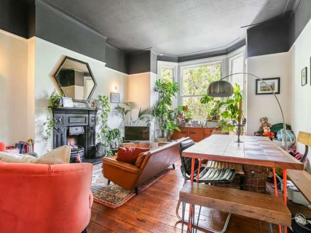 Flat for sale in Shooters Hill, Greater London