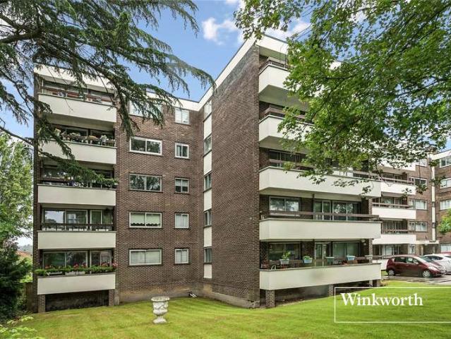 Flat for sale in New Barnet, Greater London