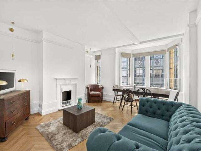 Flat for sale in East Marylebone, Mayfair