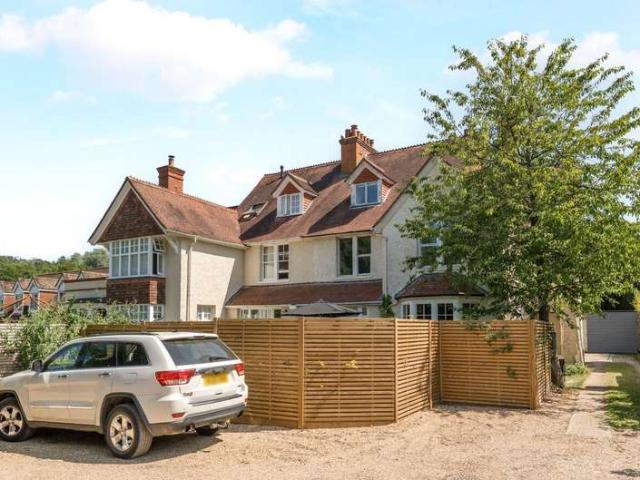 Flat for sale in Gomshall, Guildford