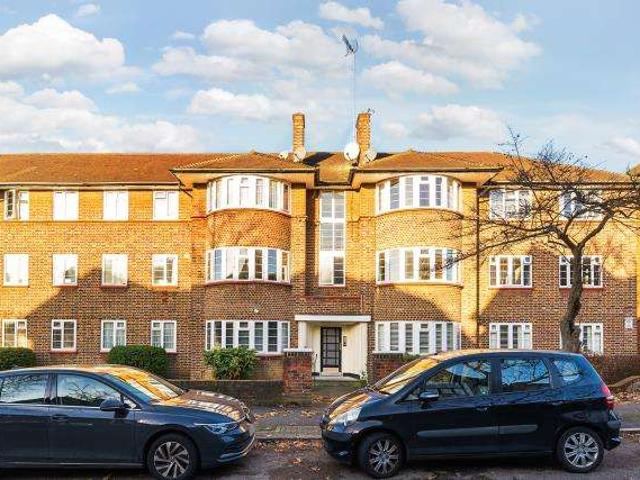 Flat for sale in Temple Fortune, Greater London