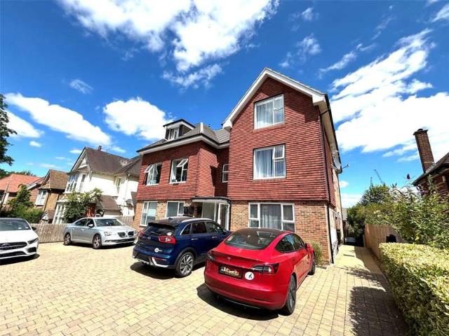 Flat for sale in London Borough of Croydon, Purley