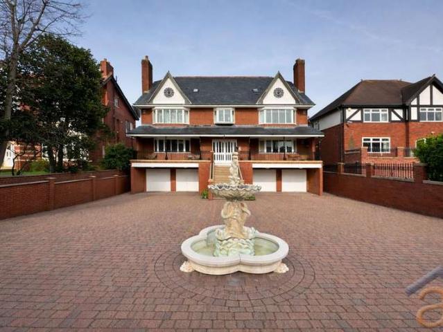 Flat for sale in Southport, Sefton