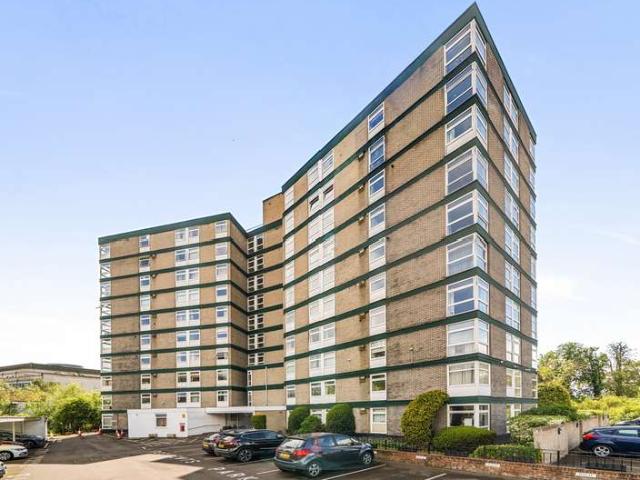 Flat for sale in Denham
