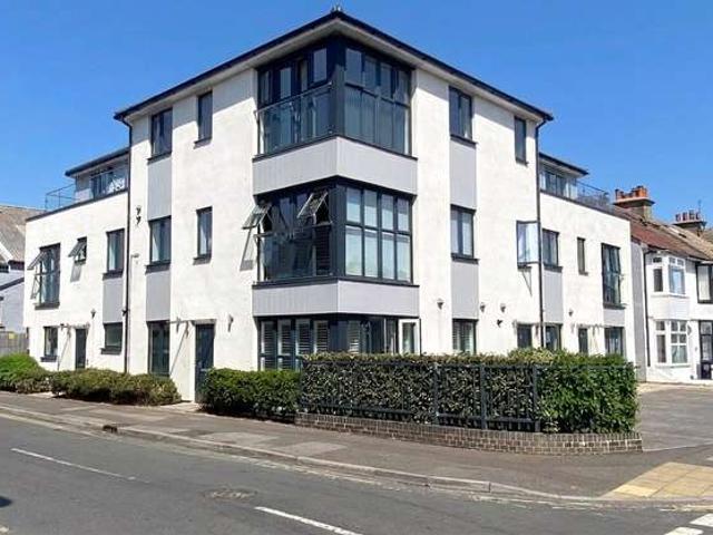 Flat for sale in Fishersgate, West Sussex