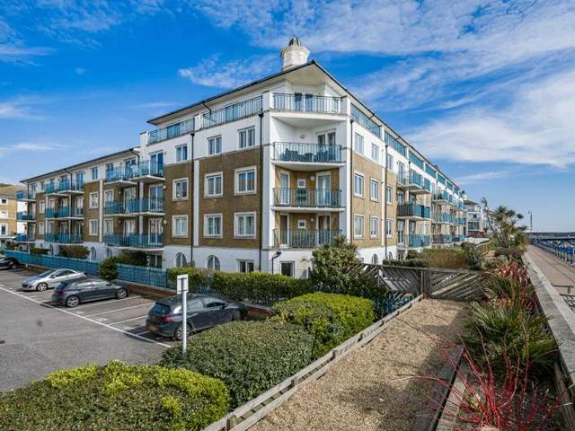 Flat for sale in Roedean