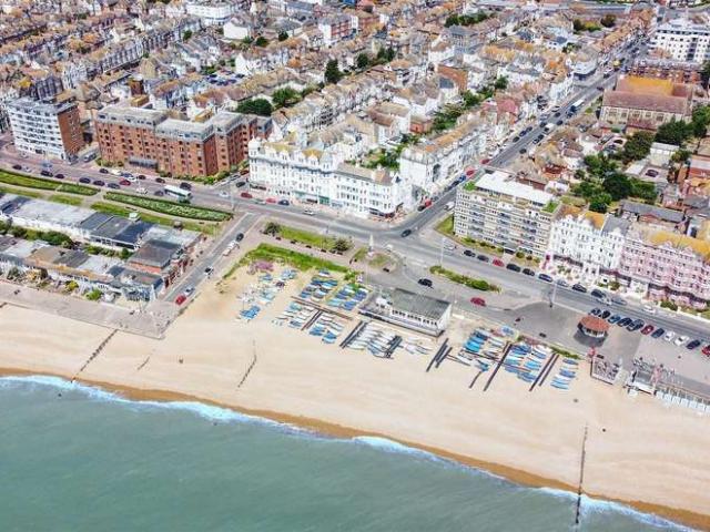 Flat for sale in Central, Heathlands