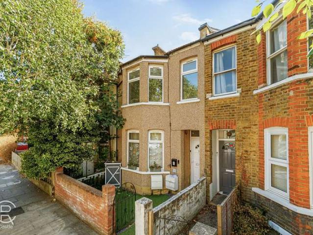 Flat for sale in London Borough of Ealing, Hanwell
