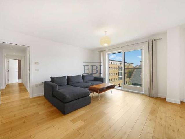 Flat for sale in Isle Of Dogs, Greater London