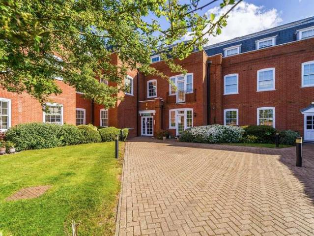 Flat for sale in Red Hill, Surrey