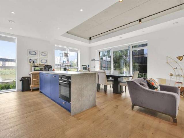 Flat for sale in Goodluck Hope, Blackwall