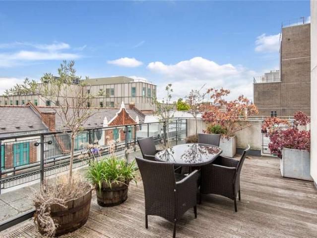 Flat for sale in Holborn, Greater London