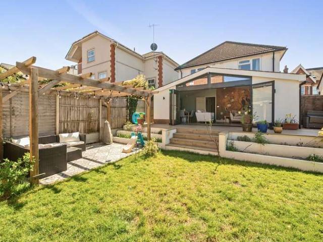 Flat for sale in Charlotteville, Guildford