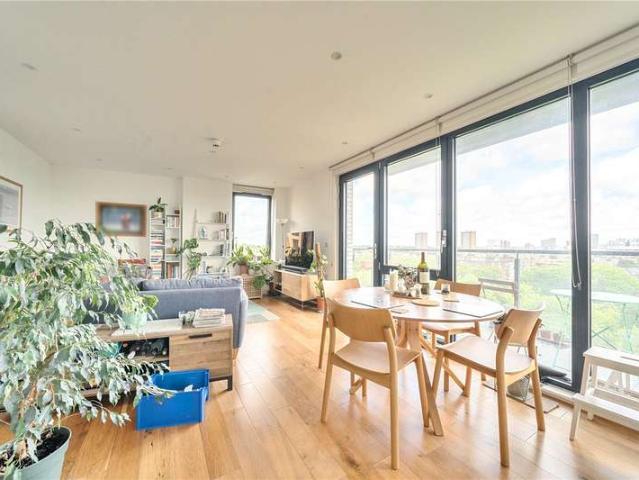 Flat for sale in Suttons Wharf, Greater London