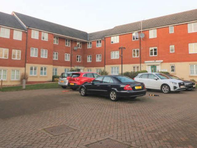 Flat for sale in Romford, Chadwell Heath