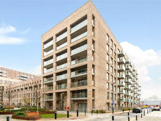 Flat for sale in Upton Park, Greater London