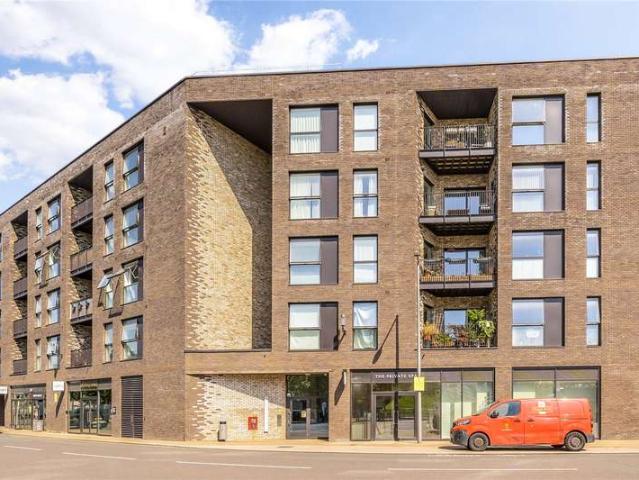 Flat for sale in Hackney Wick, Greater London
