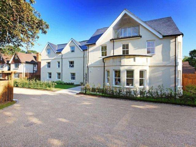 Flat for sale in Pachesham Park, Surrey