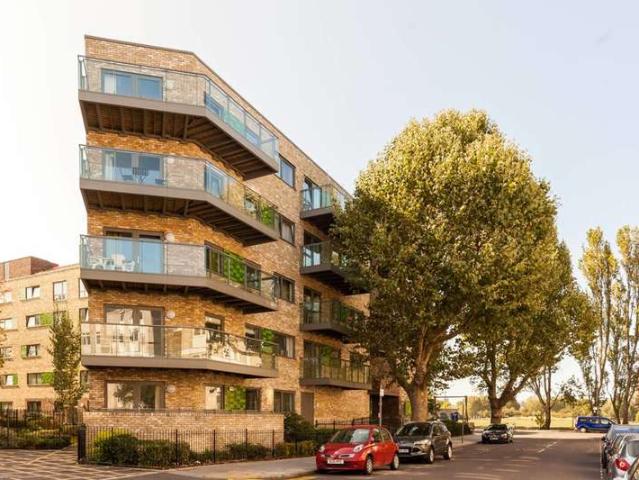 Flat for sale in Isle Of Dogs, Cubitt Town