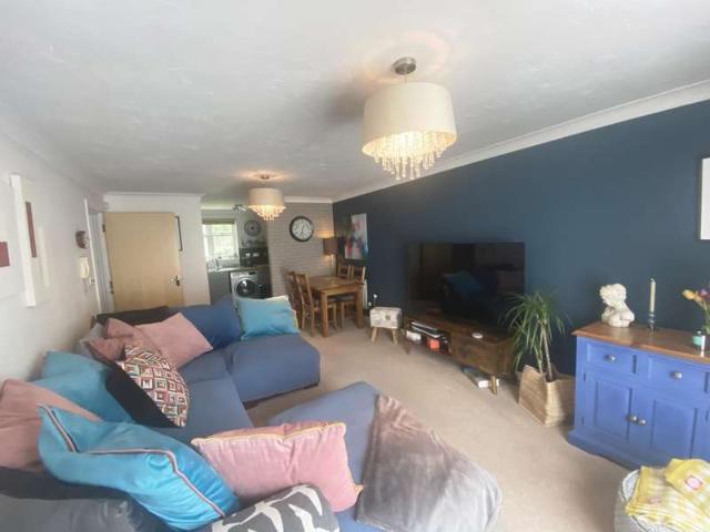 Flat for sale in Napsbury Park, Five Acres