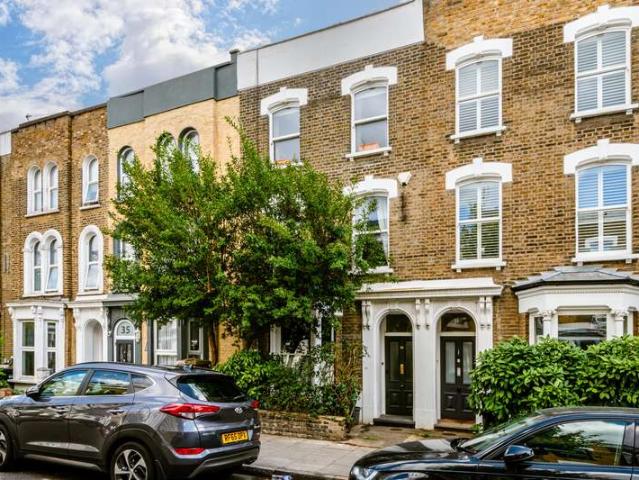Flat for sale in Homerton, Lower Clapton