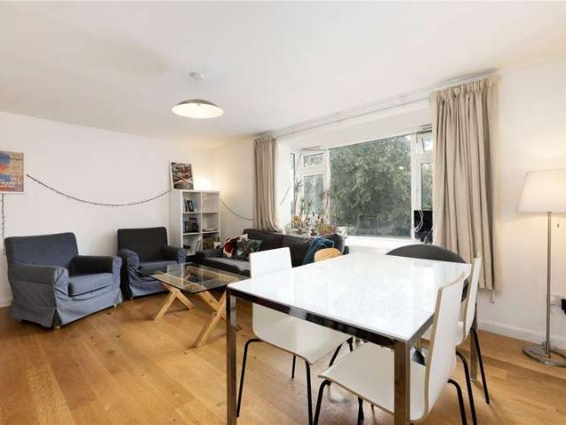 Flat for sale in Putney, Greater London