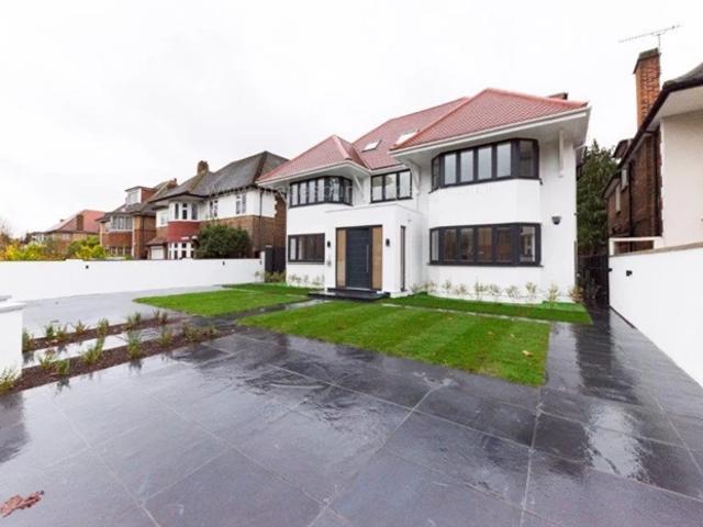 Apartment for rent in Brondesbury, Greater London