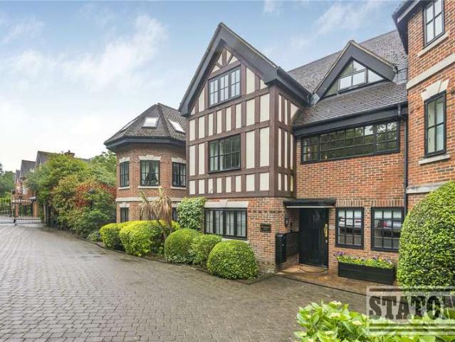 Flat for sale in Cockfosters, Greater London