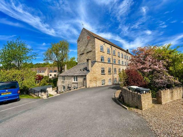Flat for sale in Fossebridge, Gloucestershire