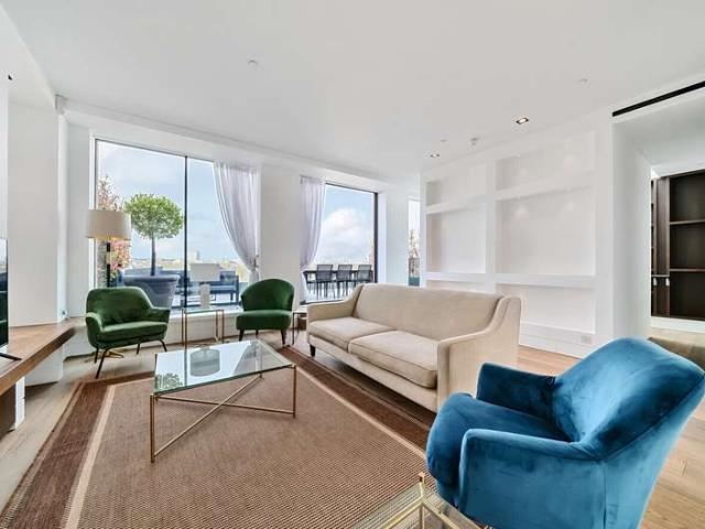 Flat for sale in Victoria, Greater London