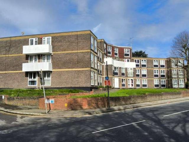 Flat for sale in Little Stanmore, Greater London