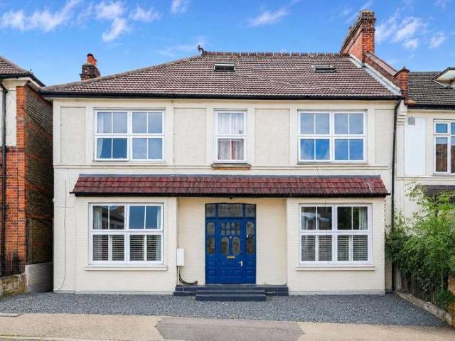 Flat for sale in London Borough of Lewisham, Greater London