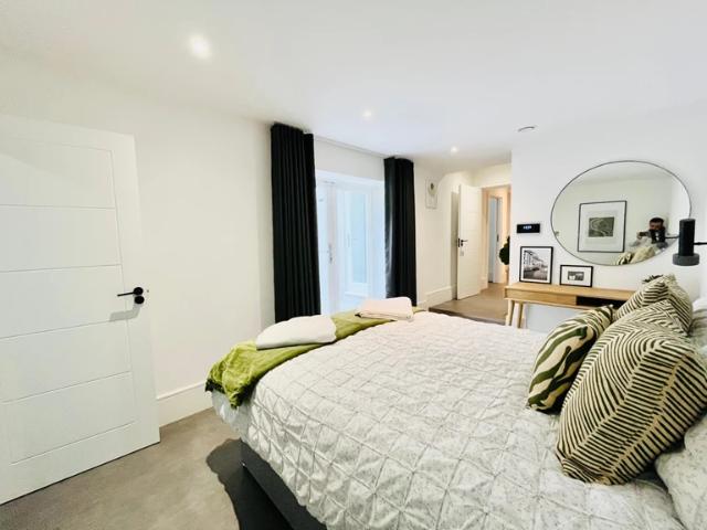 Apartment for rent in Queen's Park, Greater London
