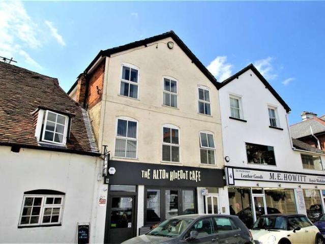 Flat for sale in Mount Pleasant, East Hampshire