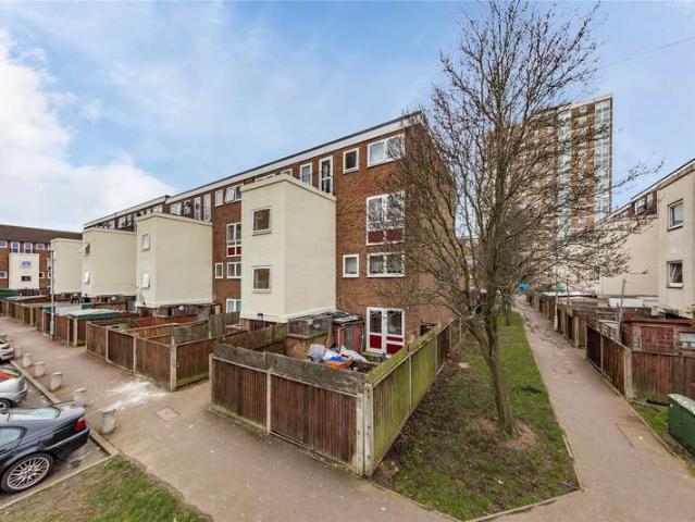 Flat for sale in Dagenham, Becontree Heath