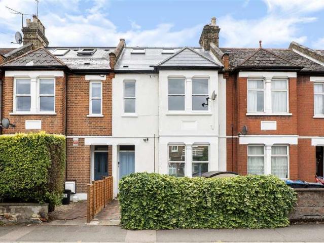 Flat for sale in London Borough of Merton, Raynes Park