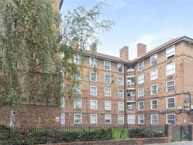 Flat for sale in Kennington Cross, Greater London