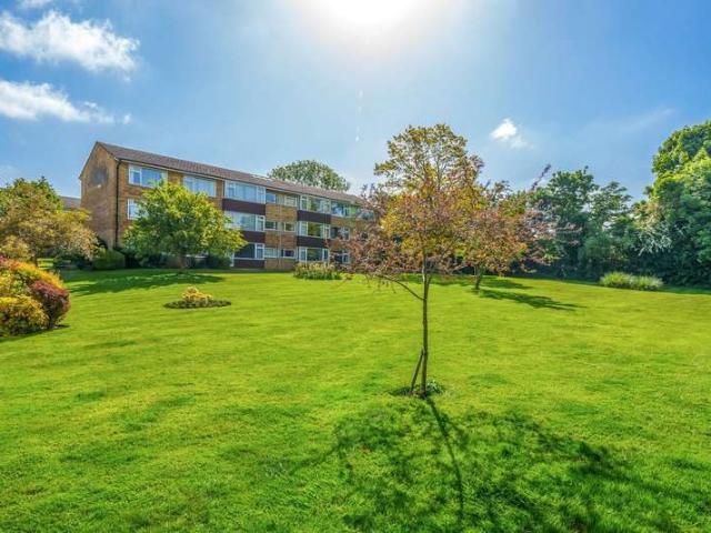 Flat for sale in Boxgrove, Westborough